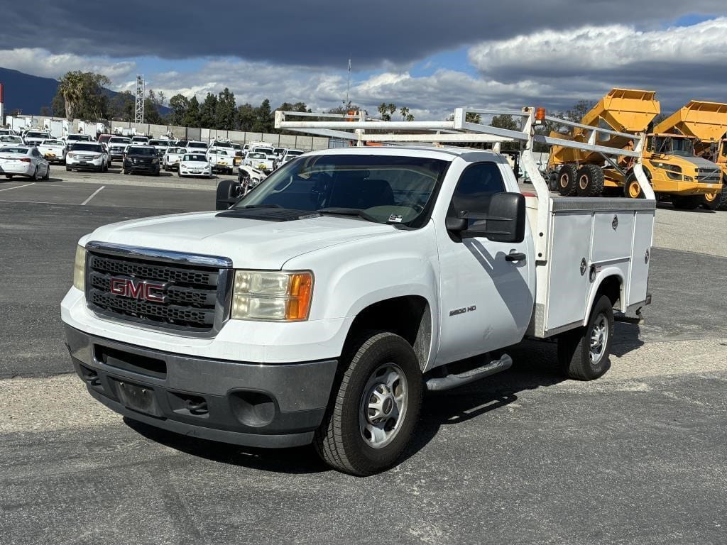 2013 GMC 2500 Equipment Image0