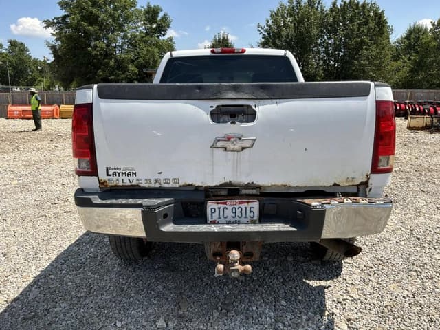 Image of GMC 2500HD equipment image 4