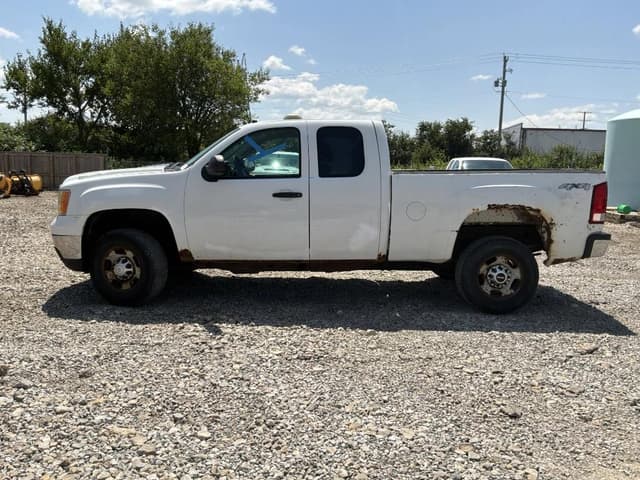 Image of GMC 2500HD equipment image 2