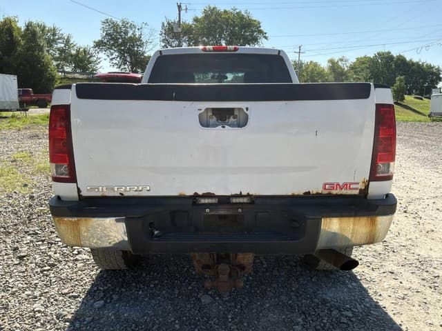 Image of GMC 2500HD equipment image 4