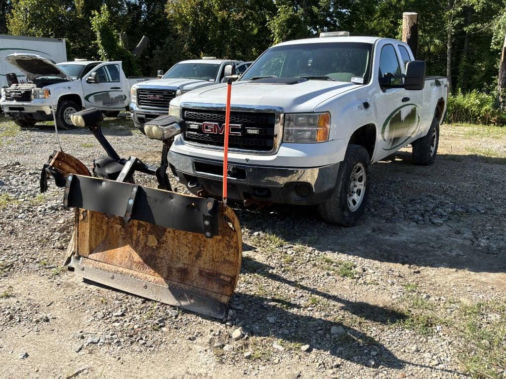 2013 GMC 2500HD Equipment Image0