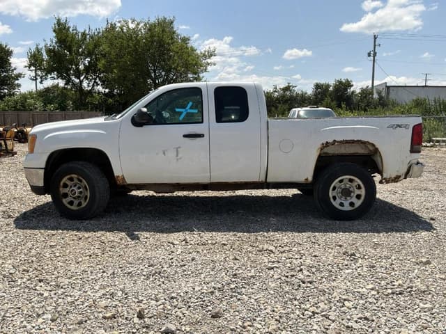 Image of GMC 2500HD equipment image 2