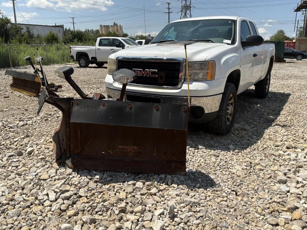 2013 GMC 2500HD Equipment Image0