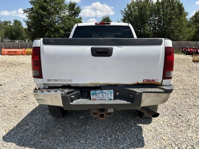 Image of GMC 2500HD equipment image 4