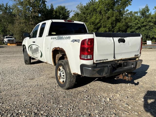 Image of GMC 2500HD equipment image 3
