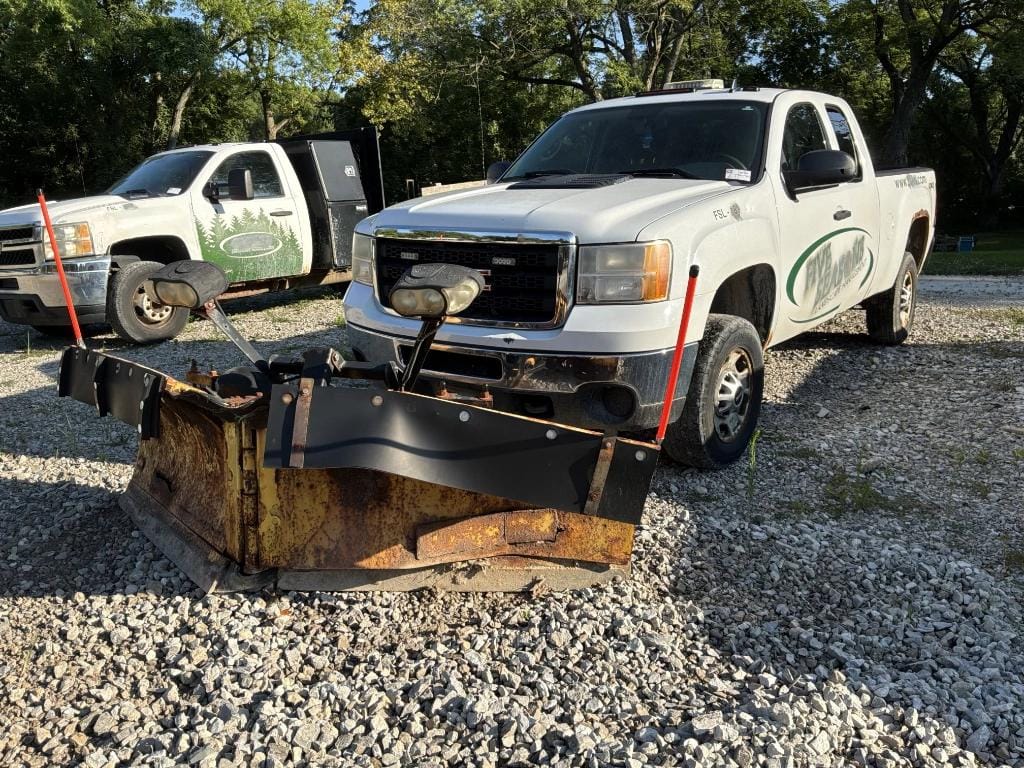 2013 GMC 2500HD Equipment Image0