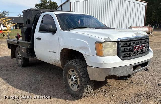 Image of GMC 2500HD equipment image 2