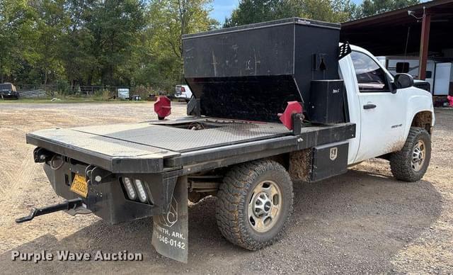 Image of GMC 2500HD equipment image 4