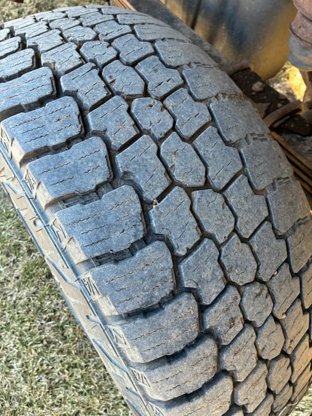 Image of GMC 2500HD equipment image 3