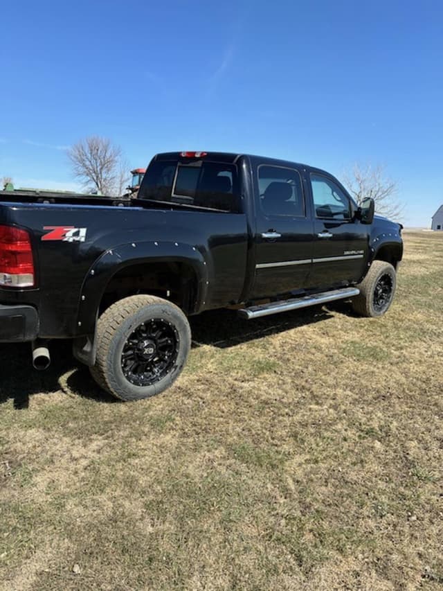 Image of GMC 2500HD equipment image 2