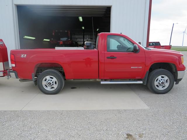 Image of GMC 2500HD equipment image 4