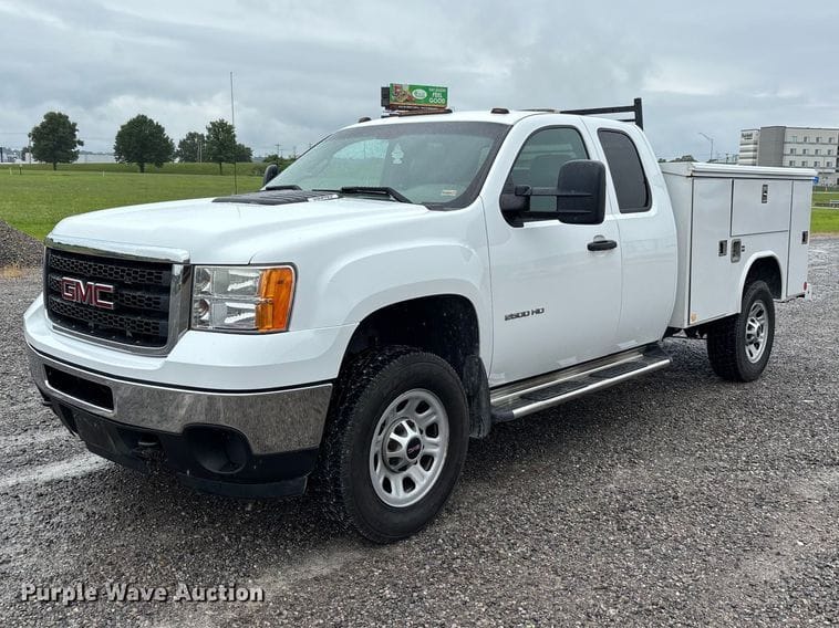 2013 GMC 2500HD Equipment Image0