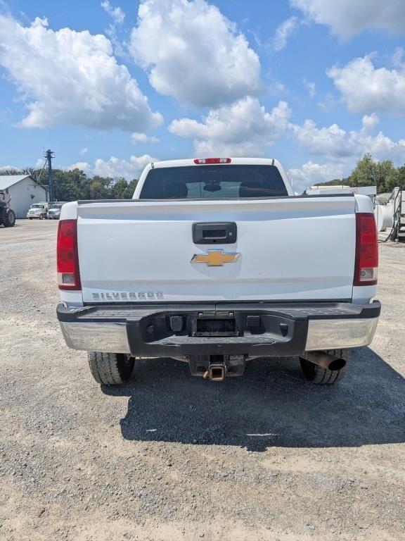 Image of GMC 2500HD equipment image 2