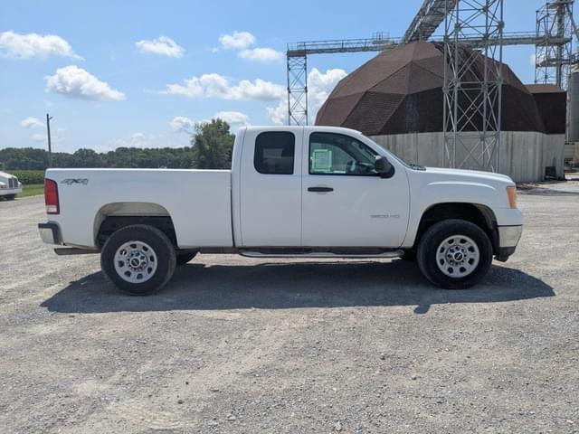 Image of GMC 2500HD equipment image 3