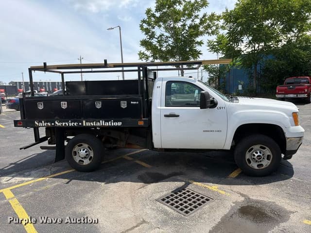 Image of GMC 2500HD equipment image 3