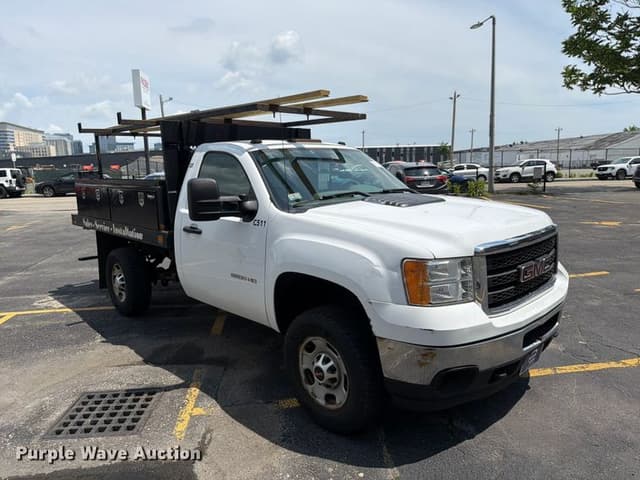 Image of GMC 2500HD equipment image 2