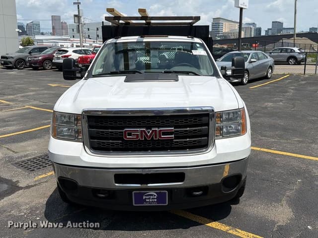 Image of GMC 2500HD equipment image 1