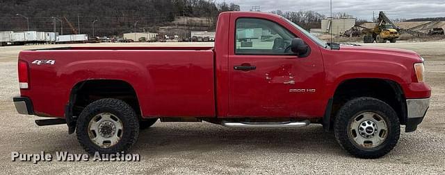 Image of GMC 2500HD equipment image 3