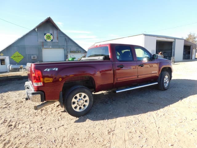 Image of GMC 2500HD equipment image 2