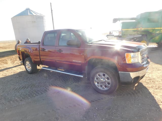 Image of GMC 2500HD equipment image 4