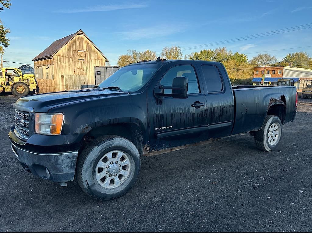 2013 GMC 2500HD Equipment Image0
