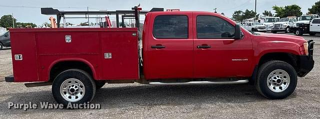 Image of GMC 3500HD equipment image 3