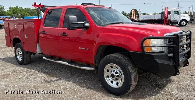 Image of GMC 3500HD equipment image 2