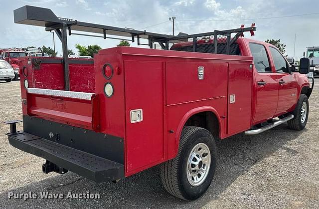 Image of GMC 3500HD equipment image 4