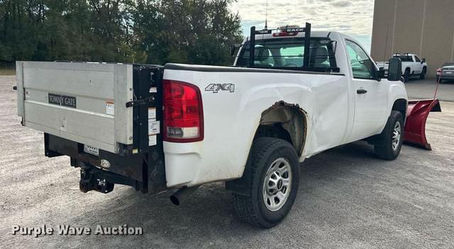 Image of GMC 3500HD equipment image 4