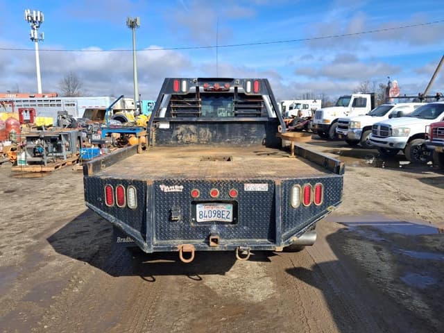 Image of GMC 3500HD equipment image 4