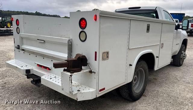 Image of GMC 3500HD equipment image 4