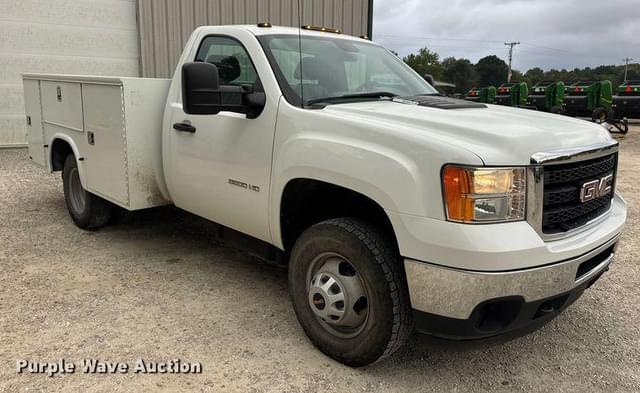 Image of GMC 3500HD equipment image 2