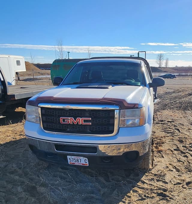 Image of GMC 2500HD equipment image 2