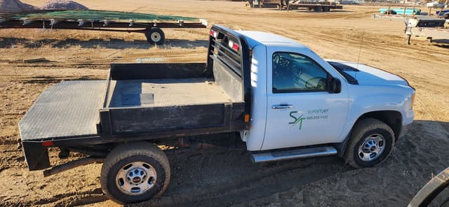 Image of GMC 2500HD equipment image 1