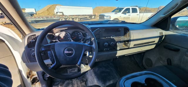 Image of GMC 2500HD equipment image 4