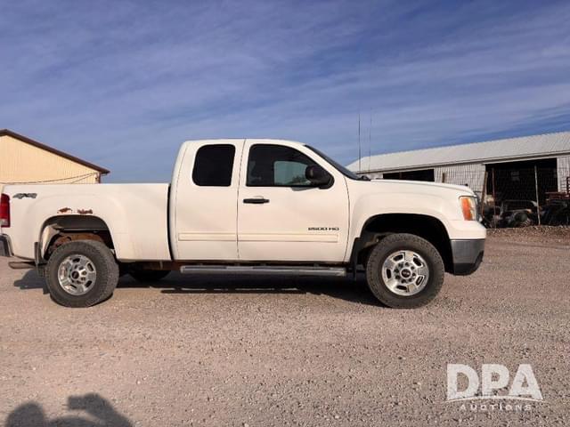 Image of GMC 2500HD equipment image 2