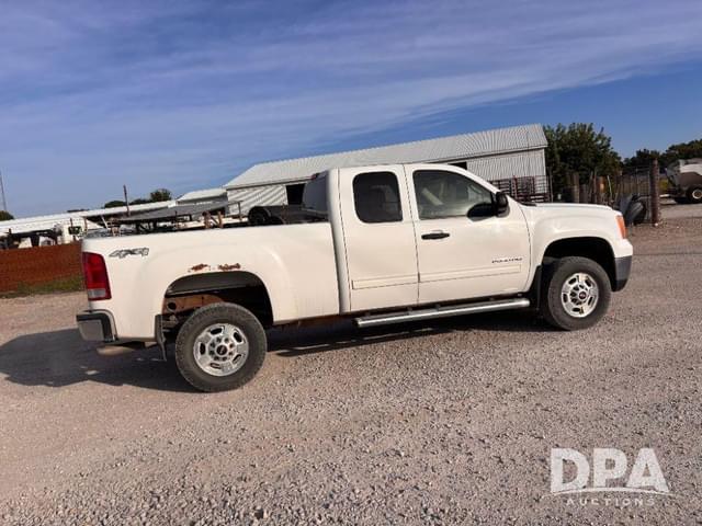 Image of GMC 2500HD equipment image 3