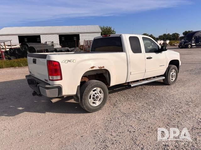 Image of GMC 2500HD equipment image 4