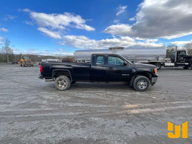 Image of GMC 2500HD equipment image 3