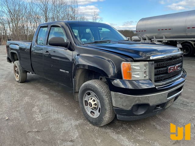 Image of GMC 2500HD equipment image 2