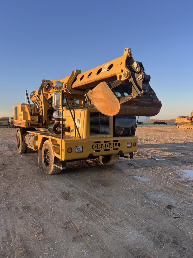 Image of Gradall XL3100 IV equipment image 2