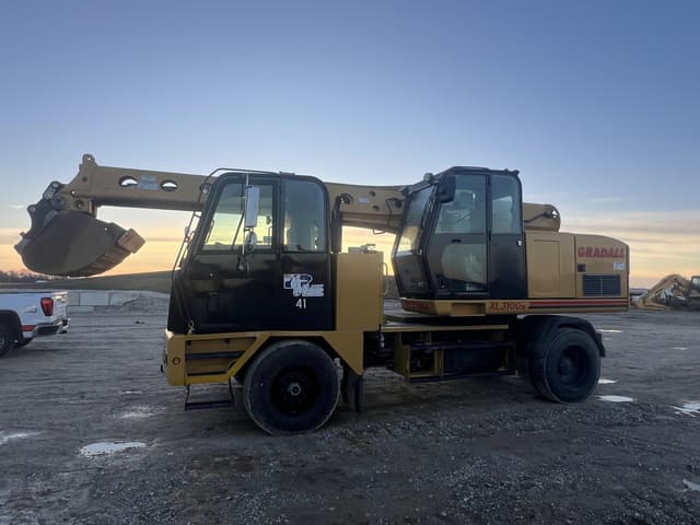 Image of Gradall XL3100 IV equipment image 1