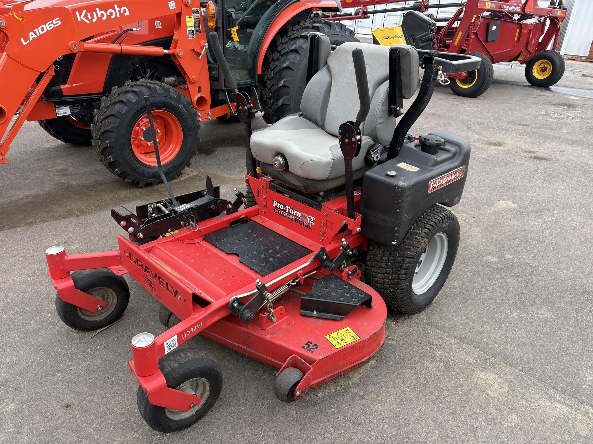 2013 Gravely Pro-Turn 52 Equipment Image0