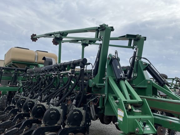 2013 Great Plains YP4025A Equipment Image0