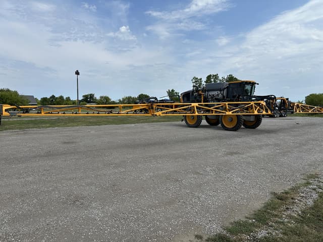 Image of Hagie STS12 equipment image 3