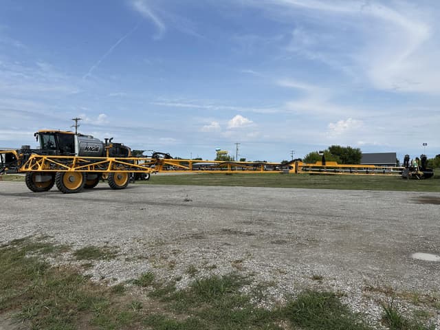 Image of Hagie STS12 equipment image 2