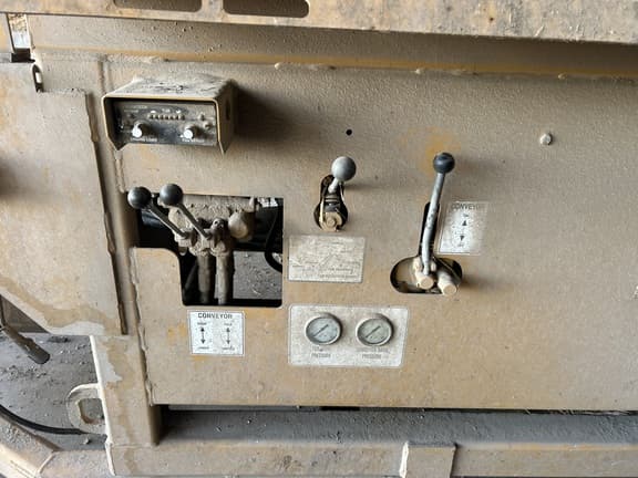 Image of Haybuster H-1130 equipment image 4
