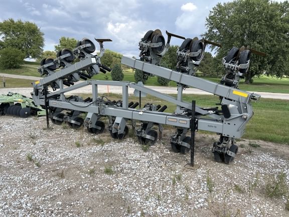 2013 Hiniker 6000 Equipment Image0