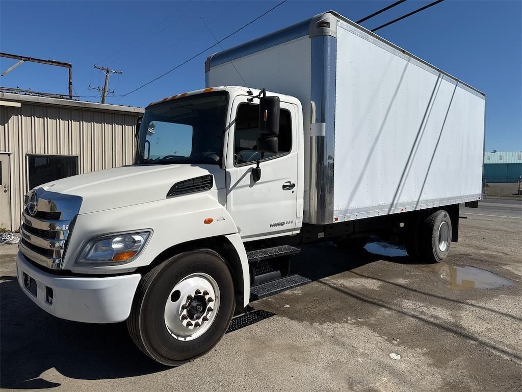 2013 Hino 338 Equipment Image0