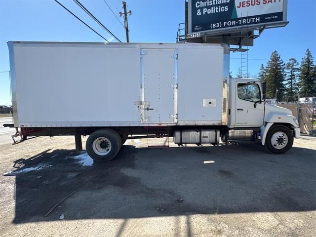 Image of Hino 338 equipment image 3